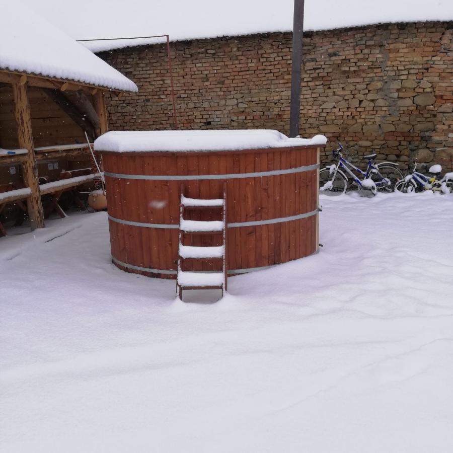 Casa din Barcut Guest House Exterior foto