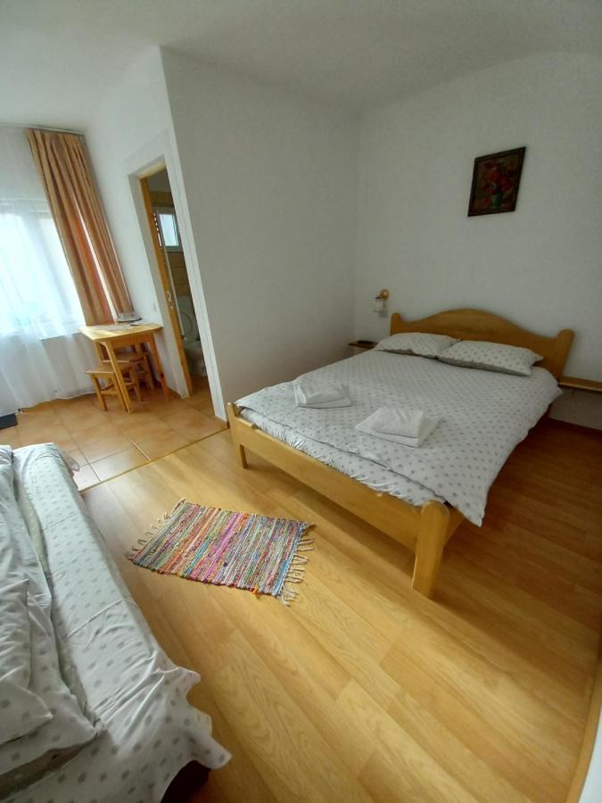 Casa din Barcut Guest House Exterior foto