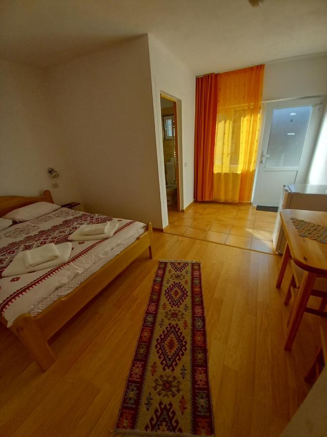 Casa din Barcut Guest House Exterior foto