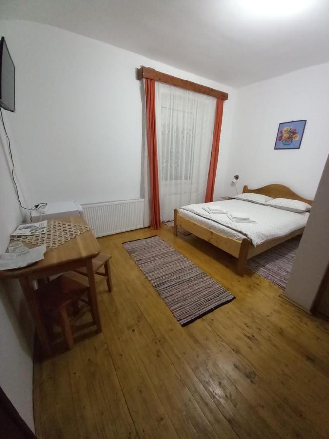 Casa din Barcut Guest House Exterior foto